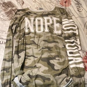 Long sleeve camo shirt, xs